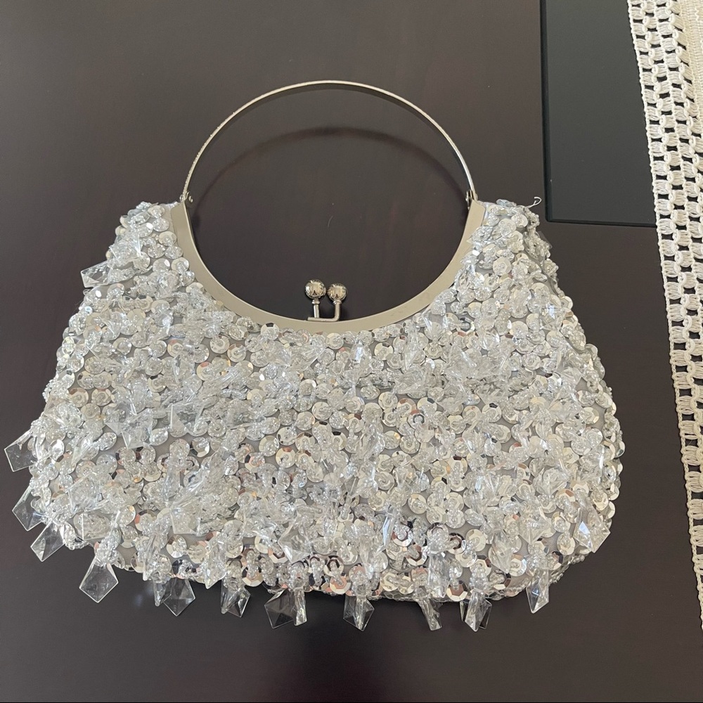 Little crystal bag, perfect for weddings, sweet 16’s and even a night out